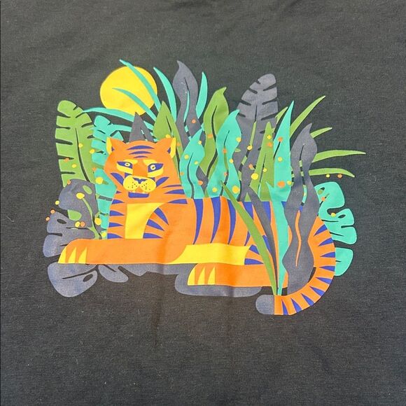 NWT Black Long Sleeve UPF50 Coolibar Shirt with Tiger Graphic - Picture 2 of 5